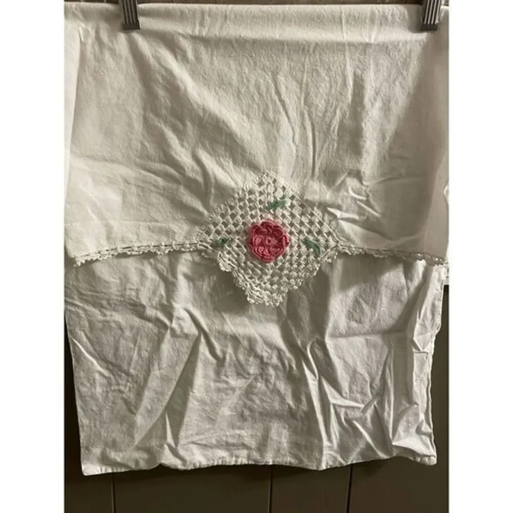 Pair Of Vintage Crocheted‎ Rose Pillowcases Cotton Standard